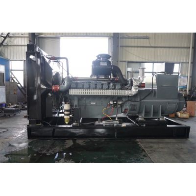 700kw威曼柴油發(fā)電機組-威曼16缸柴油機缸徑/行程：128/142mm,水冷發(fā)動機功率725KW,配套馬拉松斯坦福發(fā)電機。廠價直銷歡迎選購：13773399855。