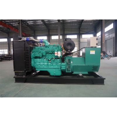 200kw東風康明斯柴油發(fā)電機組-東風康明斯6缸柴油機6LTAA8.9-G2柴油發(fā)電機組,缸徑/行程：114/145mm,柴油發(fā)電機組水冷發(fā)動機功率220KW,柴油發(fā)電機組配套馬拉松斯坦福發(fā)電機。廠價直銷歡迎選購：13773399855。