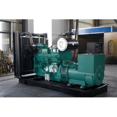 600kw重慶康明斯柴油發(fā)電機(jī)組-重慶康明斯6缸柴油機(jī)KTAA19-G6A柴油發(fā)電機(jī)組,缸徑/行程：159/159mm,柴油發(fā)電機(jī)組水冷發(fā)動(dòng)機(jī)功率610KW,柴油發(fā)電機(jī)組配套馬拉松斯坦福發(fā)電機(jī)。廠價(jià)直銷歡迎選購：13773399855。