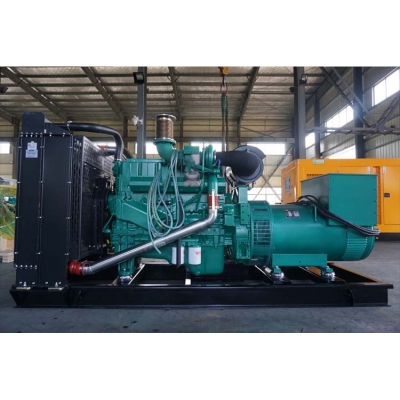 400KW玉柴柴油發(fā)電機(jī)組-玉柴6缸柴油機(jī)YC6MJ600-D30柴油發(fā)電機(jī)組缸徑/行程：131/145mm,柴油發(fā)電機(jī)組水冷發(fā)動(dòng)機(jī)功率441KW,柴油發(fā)電機(jī)組配套馬拉松斯坦福發(fā)電機(jī)。廠價(jià)直銷(xiāo)歡迎選購(gòu)：13773399855。