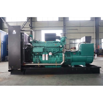 700KW玉柴柴油發(fā)電機(jī)組-玉柴6缸柴油機(jī)YC6TD1000-D30,柴油發(fā)電機(jī)組缸徑/行程：152/180mm,柴油發(fā)電機(jī)組水冷發(fā)動(dòng)機(jī)功率735KW,柴油發(fā)電機(jī)組配套馬拉松斯坦福發(fā)電機(jī)。廠價(jià)直銷(xiāo)歡迎選購(gòu)：13773399855。